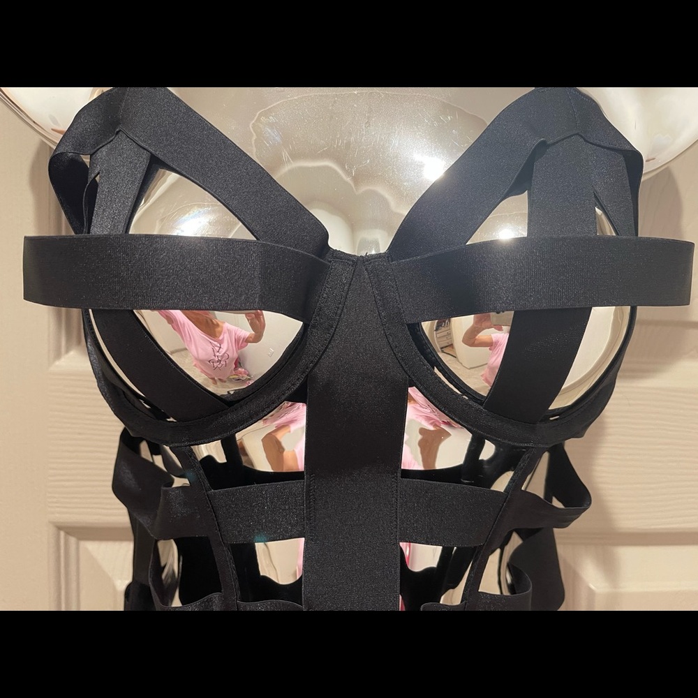Victoria’s Secret RARE Black bondage corset Bra NWT  size Medium - Picture 8 of 8